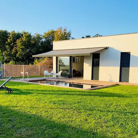 Voo Villa *